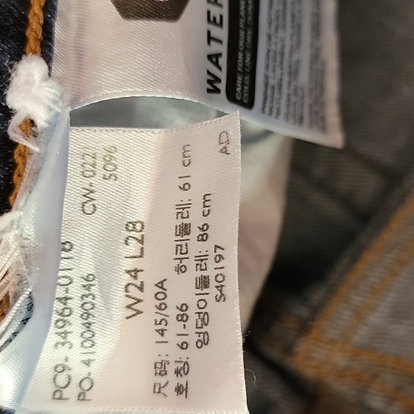 Levi's Premium Wedgie Straight Leg Jeans/ 24. - Picture 5 of 12